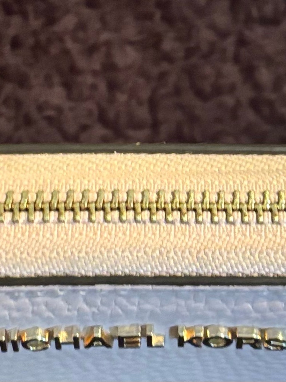 Michael Kors Pebbled Wallet in light pink with Gold Logo - Picture 5 of 9